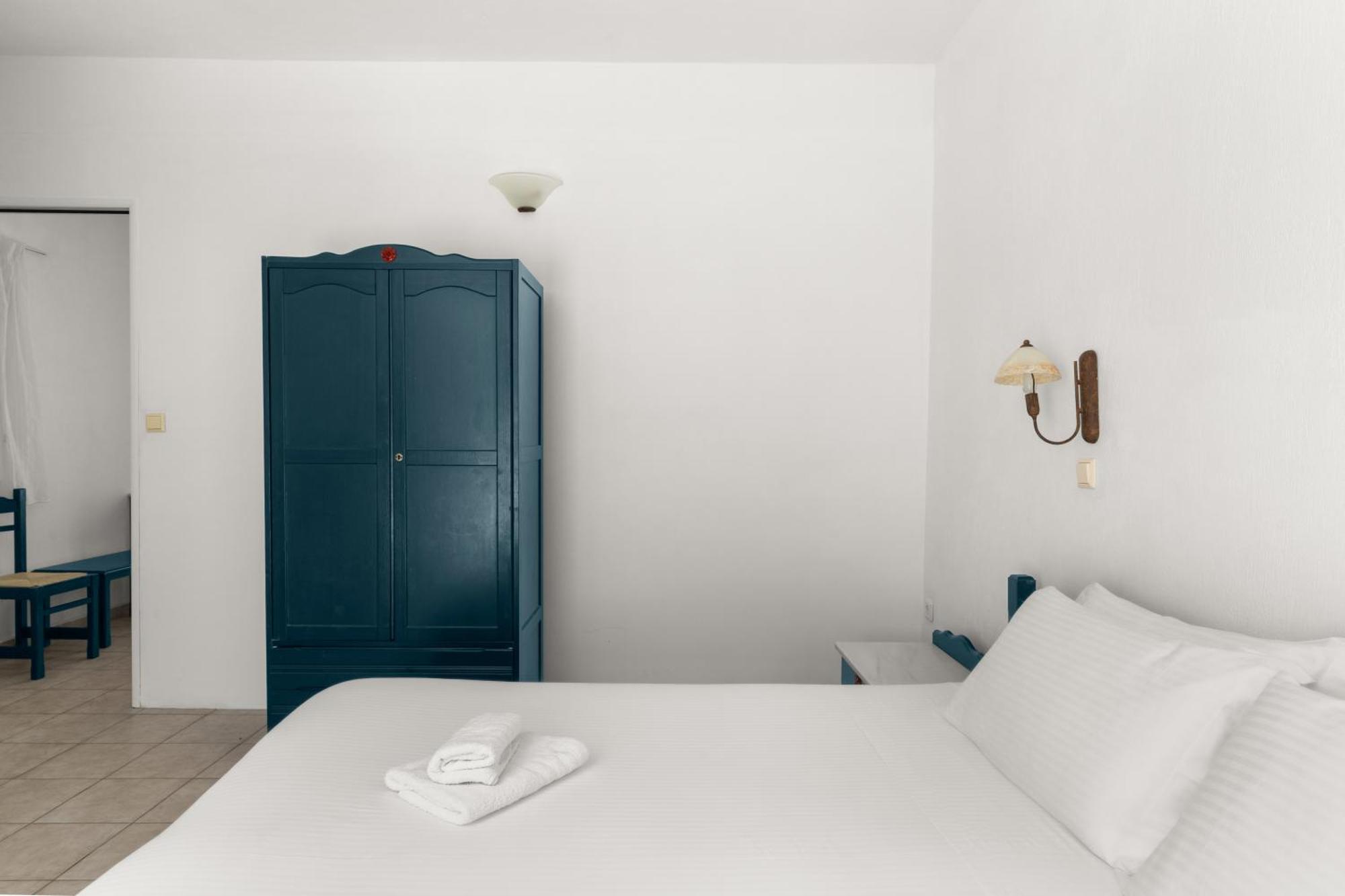 Paros Seafront 3*