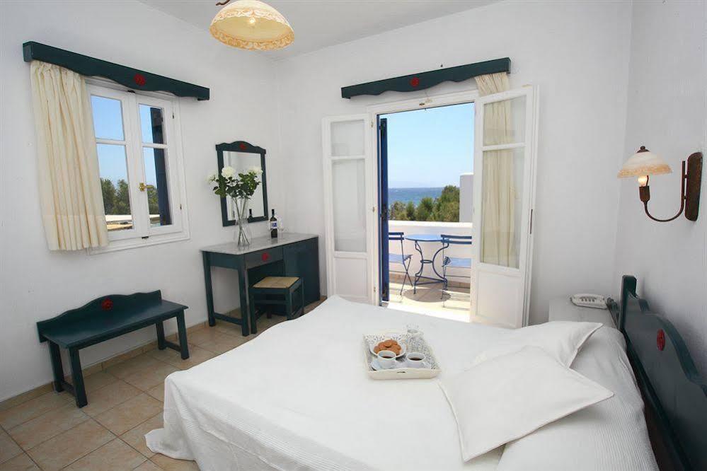 Paros Seafront מלון