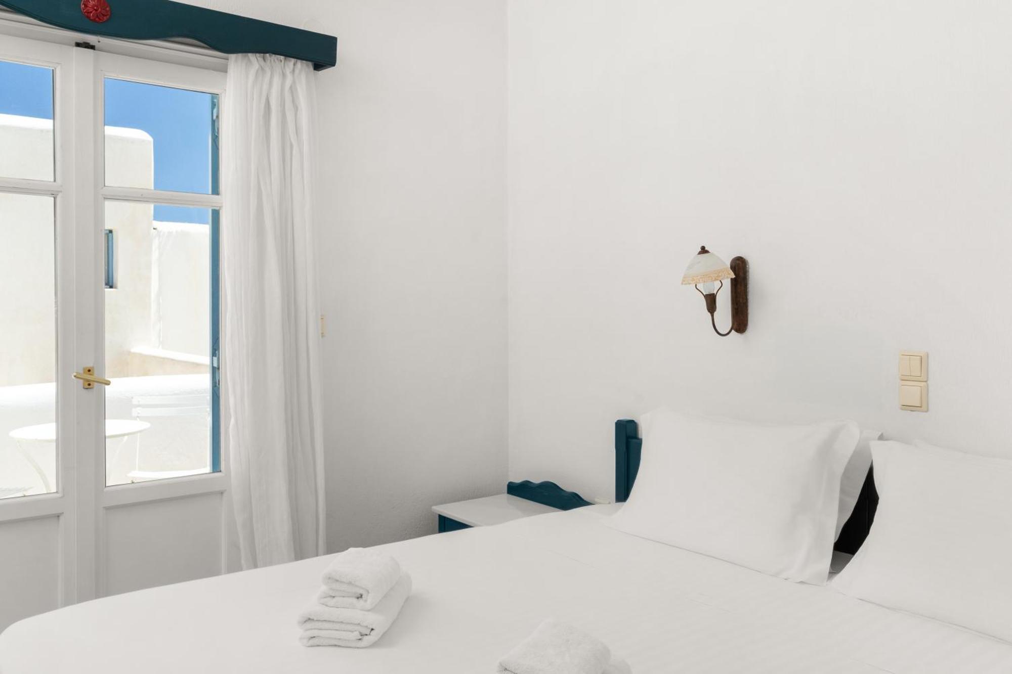 מלון Paros Seafront 3*