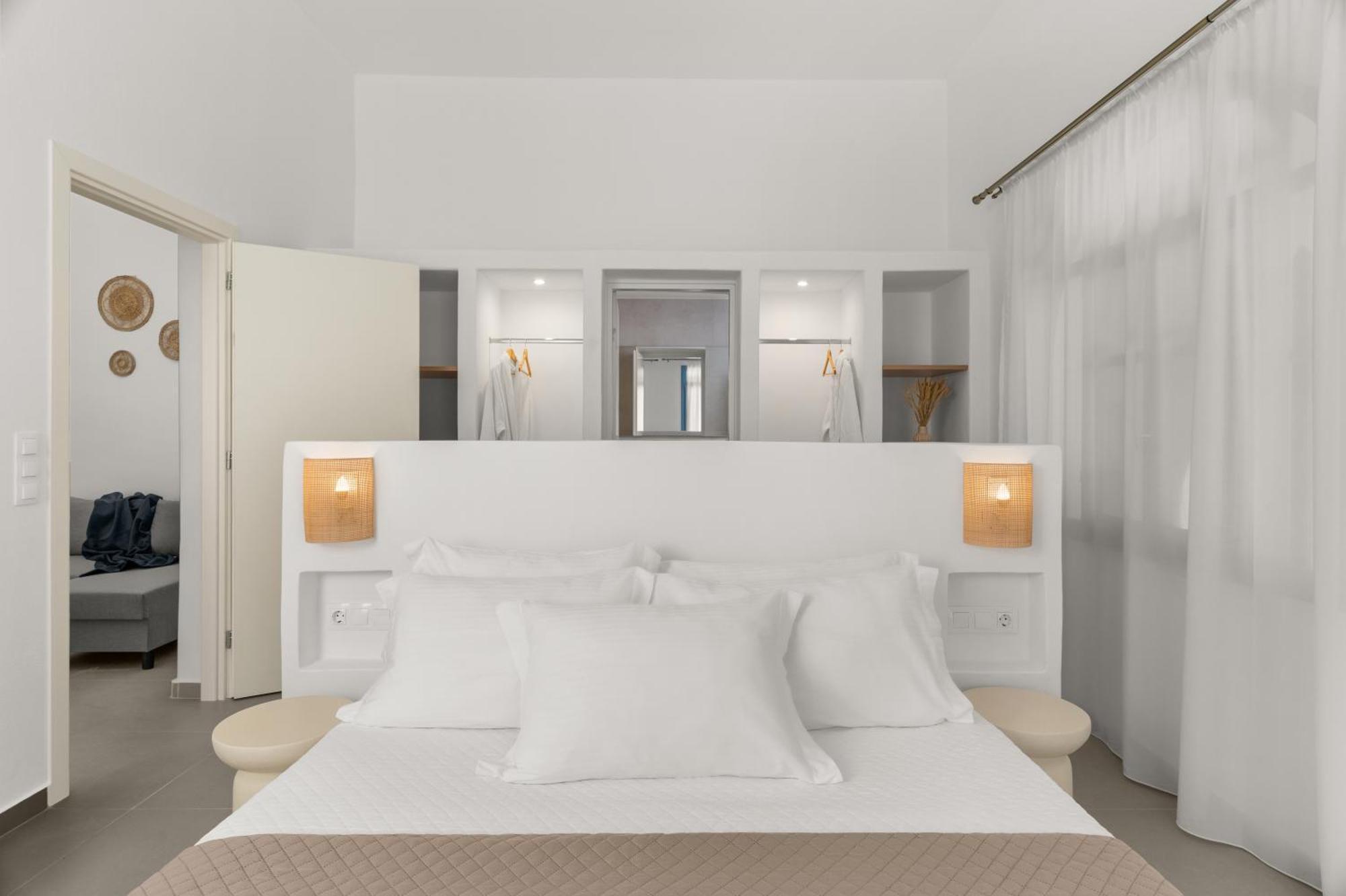 Paros Seafront 3* לוגאראס
