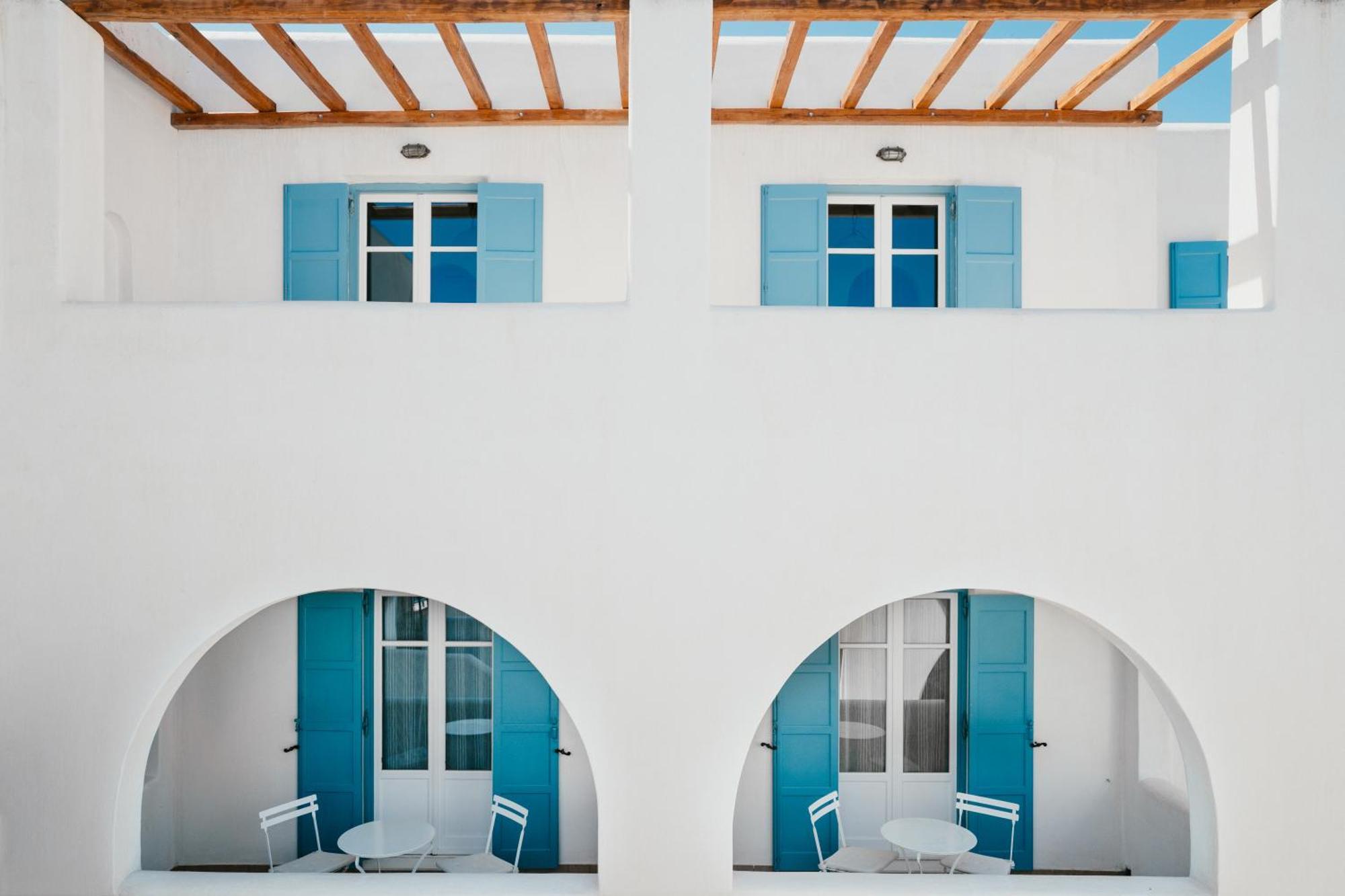 Paros Seafront 3* לוגאראס