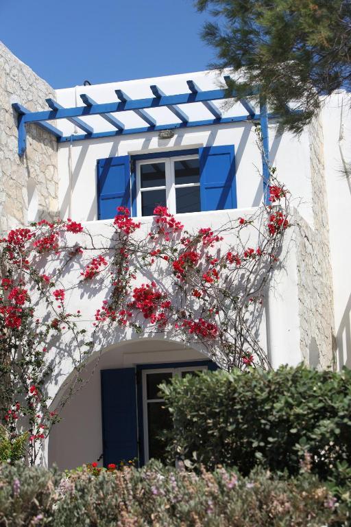 Paros Seafront מלון