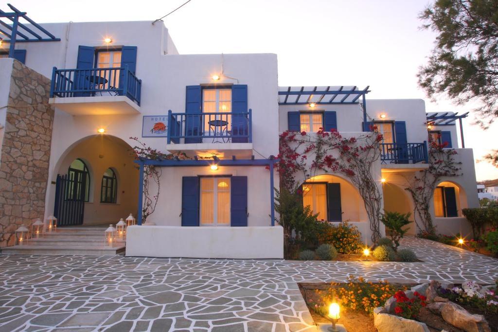 Paros Seafront לוגאראס